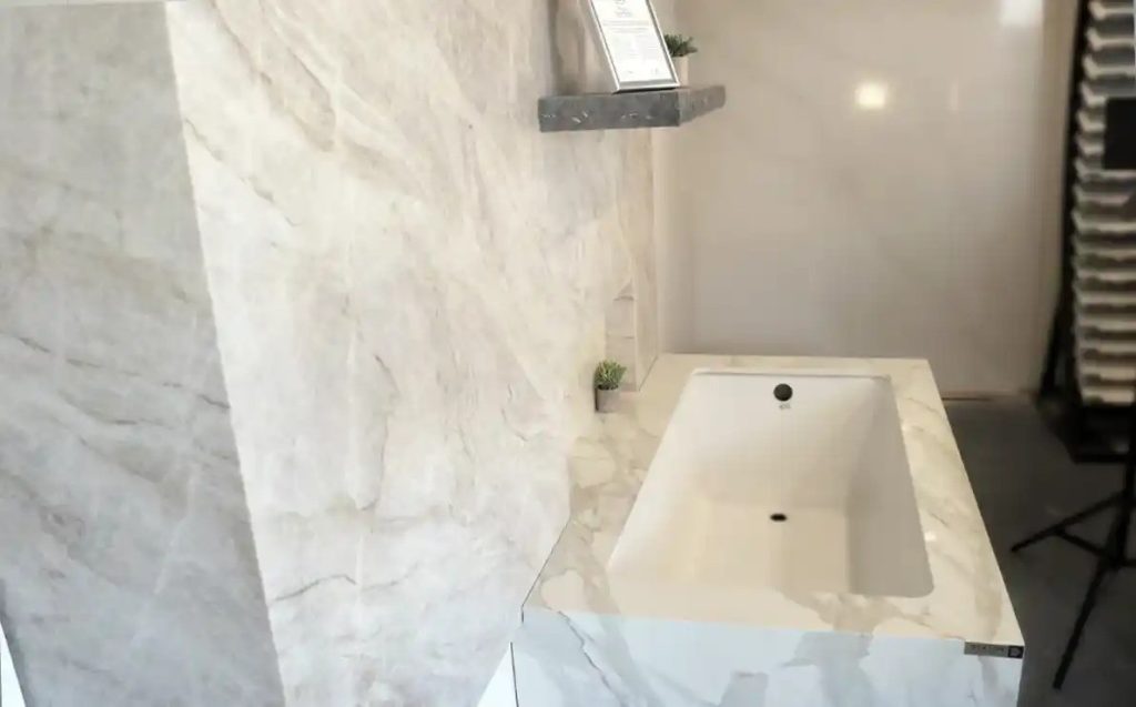 bathtub display in our countertop store